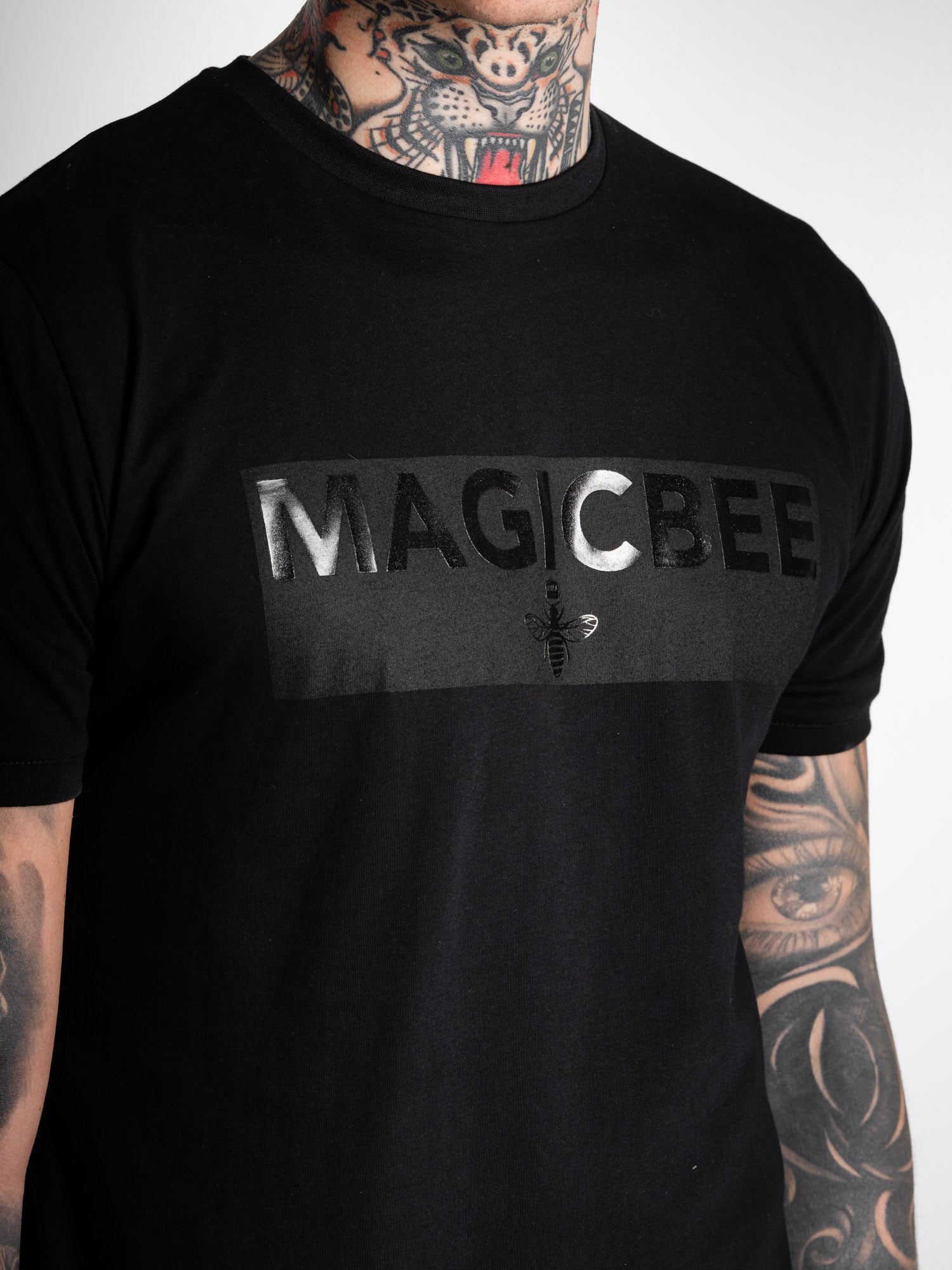Ανδρικό T-Shirt MagicBee Glossy Logo Tee “MAGIC BEE” (7627611144450)